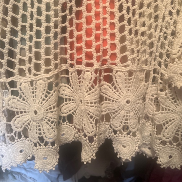 Gorgeous throw in cream color - Picture 5 of 7